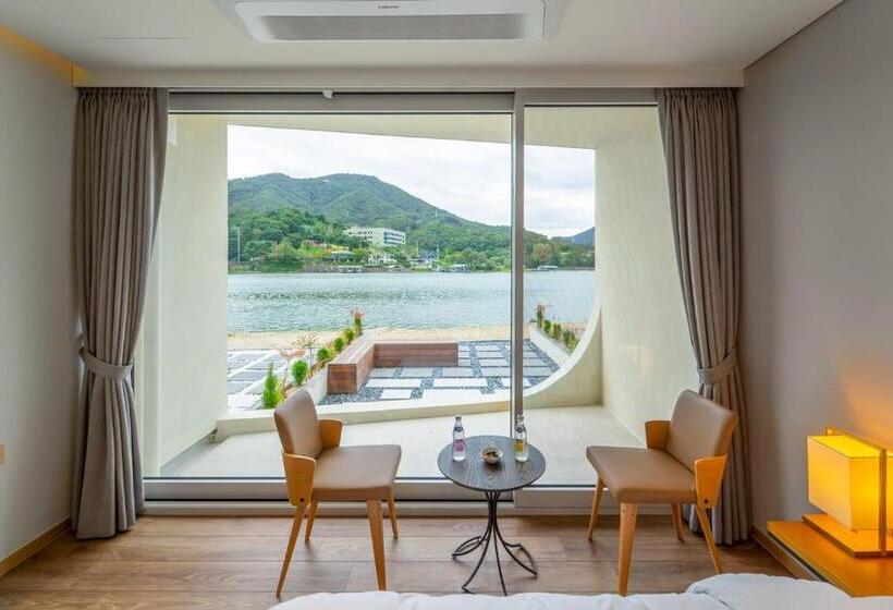 اتاق استاندارد با چشم‌انداز دریاچه, Gapyeong Hotel Suiteian
