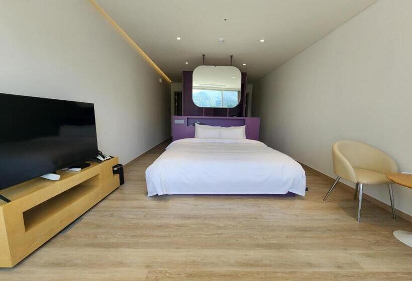 스탠다드 룸 킹사이즈 침대, Gapyeong Hotel Suiteian