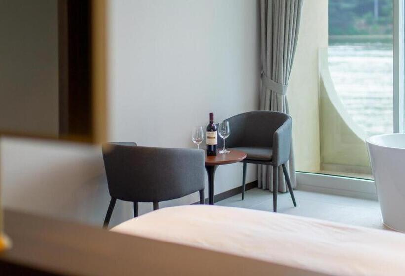 스탠다드 룸 킹사이즈 침대, Gapyeong Hotel Suiteian