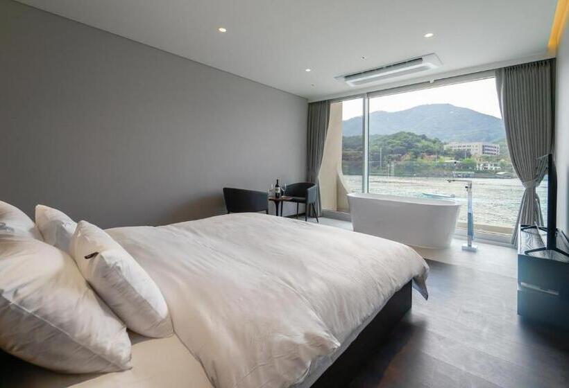 스탠다드 룸 킹사이즈 침대, Gapyeong Hotel Suiteian