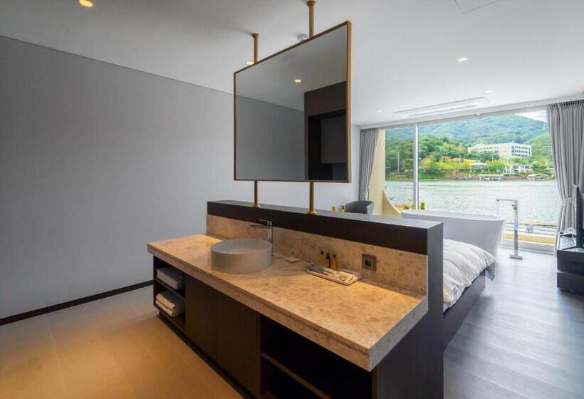 디럭스 룸, Gapyeong Hotel Suiteian