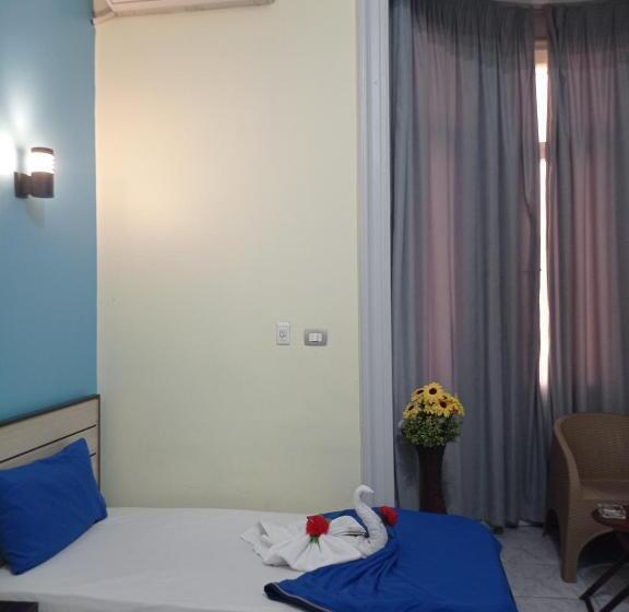 اتاق لوکس یک تخته, New Hostgram