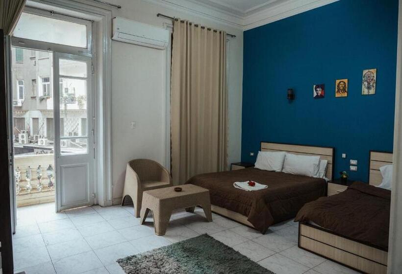 اتاق خانوادگی, New Hostgram