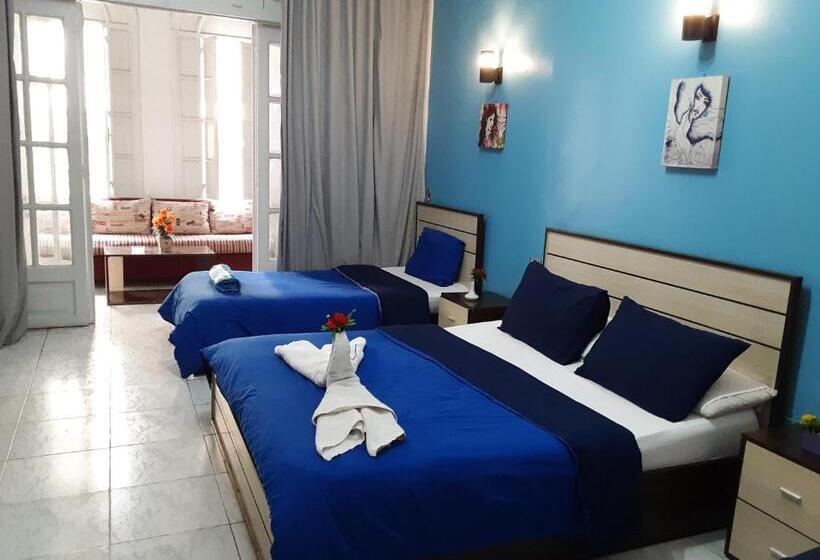 اتاق خانوادگی, New Hostgram