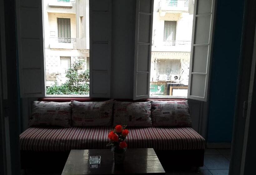 اتاق خانوادگی, New Hostgram