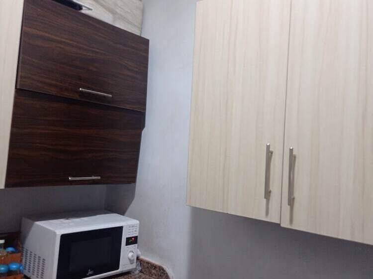 اتاق لوکس یک تخته, New Hostgram