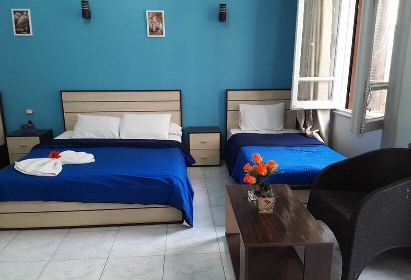 اتاق لوکس با چشمانداز شهر, New Hostgram