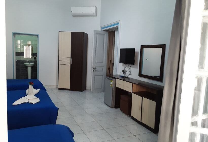 اتاق لوکس با چشمانداز شهر, New Hostgram