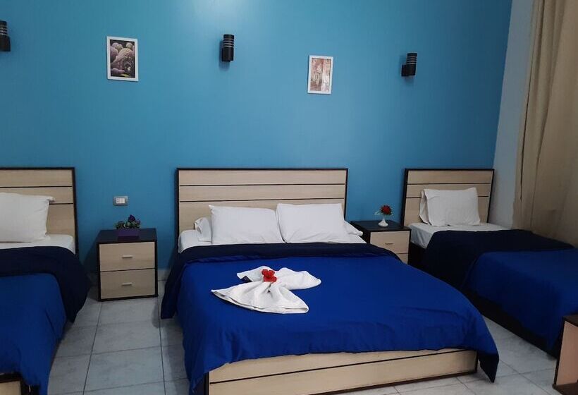 اتاق لوکس سه تخته, New Hostgram