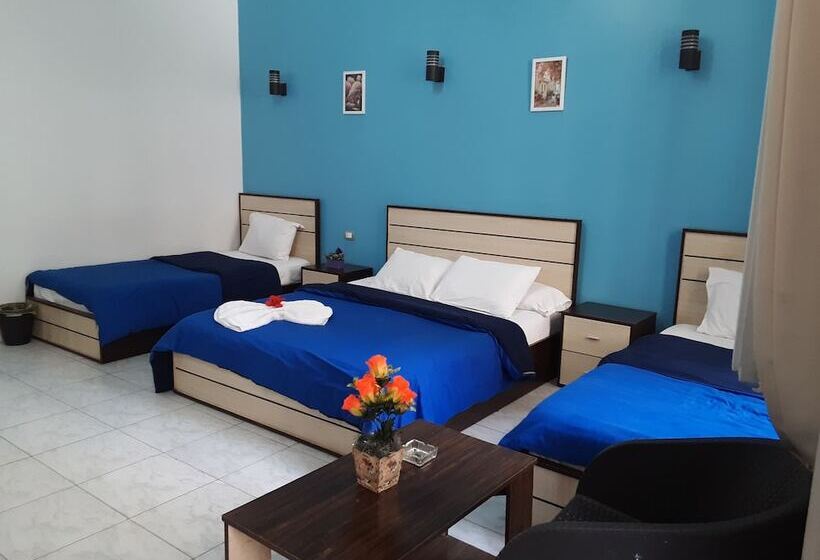 اتاق لوکس سه تخته, New Hostgram