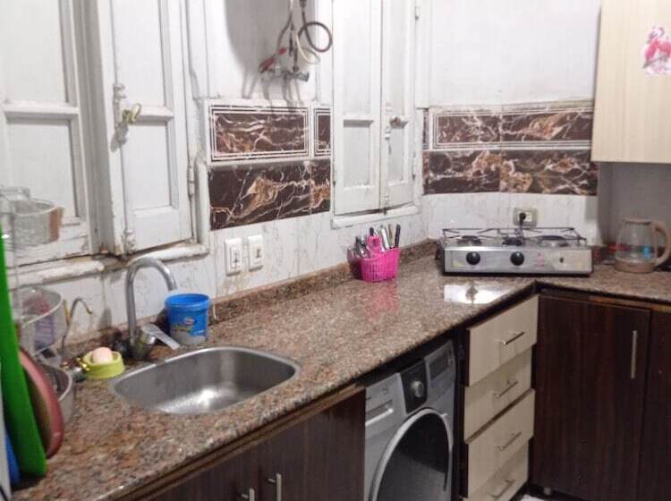 اتاق خانوادگی, New Hostgram