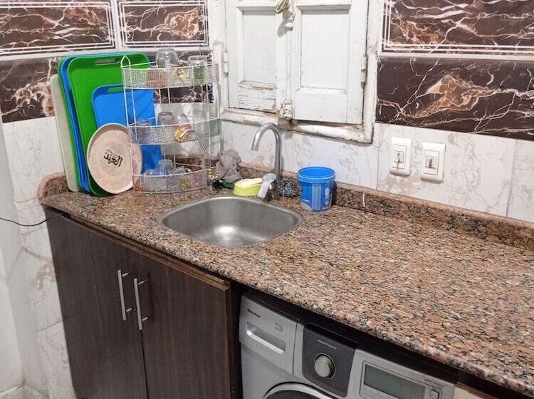 اتاق خانوادگی, New Hostgram