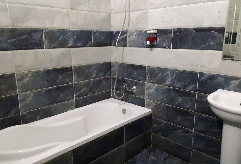 اتاق خانوادگی, New Hostgram