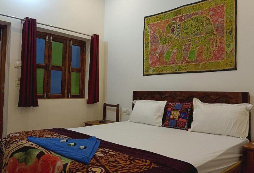 Номер Стандарт, Pushkar Golden Haveli