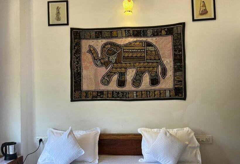 Номер Стандарт Вид на Горы, Pushkar Golden Haveli