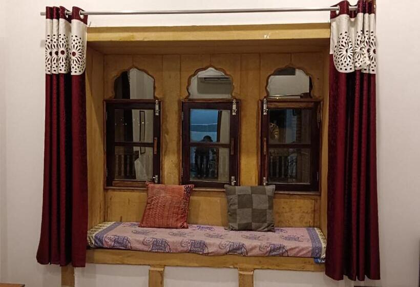 Номер Deluxe Кровать Кинг, Pushkar Golden Haveli