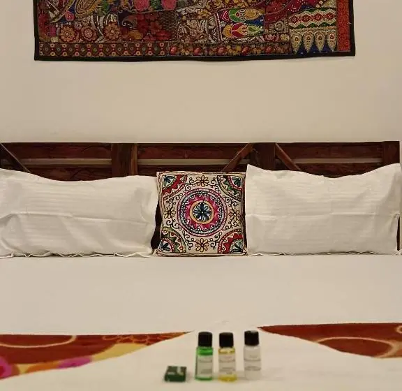 キングサイズベッドのデラックスルーム, Pushkar Golden Haveli