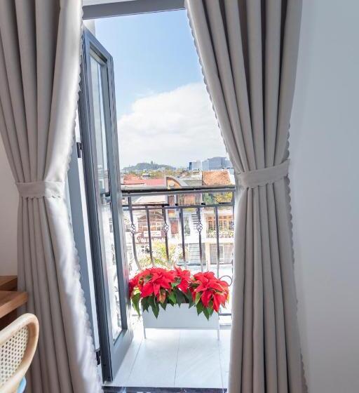 اتاق استاندارد چهارنفره با بالکن, Rivera Tuy Hòa