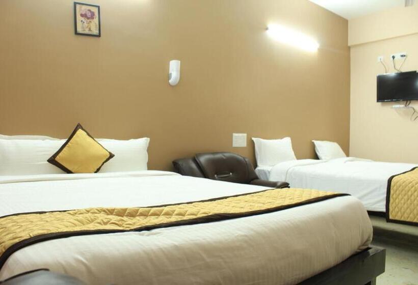家庭间, The Chennai Inn
