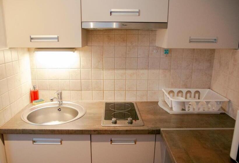 Standard-studio, Keleti Apart