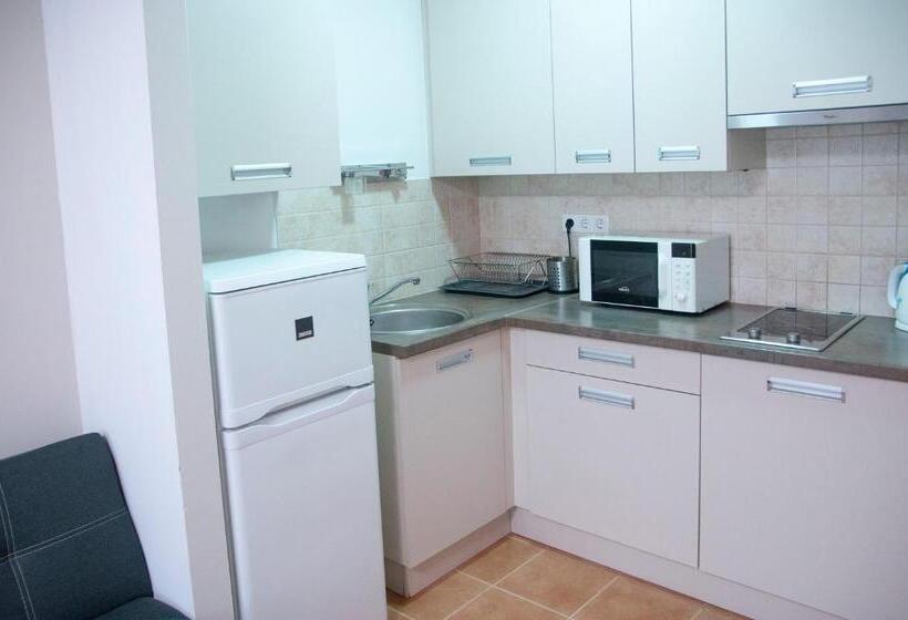 Standard-studio, Keleti Apart