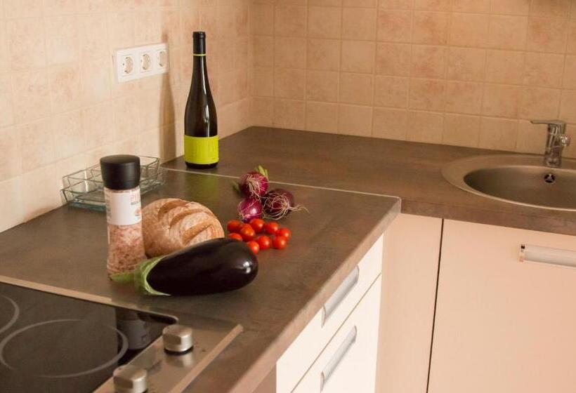 Standard-studio, Keleti Apart