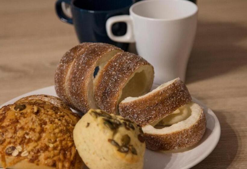 Standard-studio, Keleti Apart