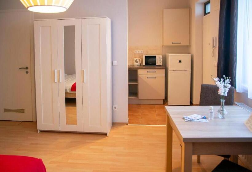 Standard-studio, Keleti Apart