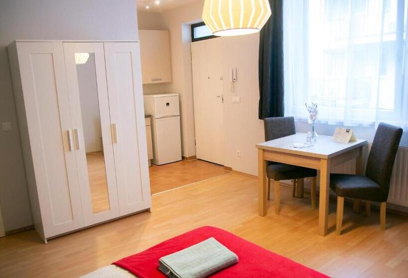 Standard-studio, Keleti Apart
