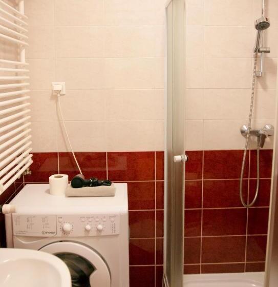 Perhestudio, Keleti Apart