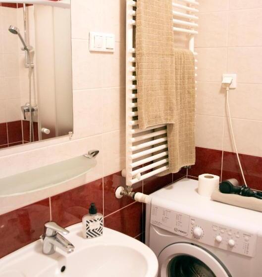 Perhestudio, Keleti Apart