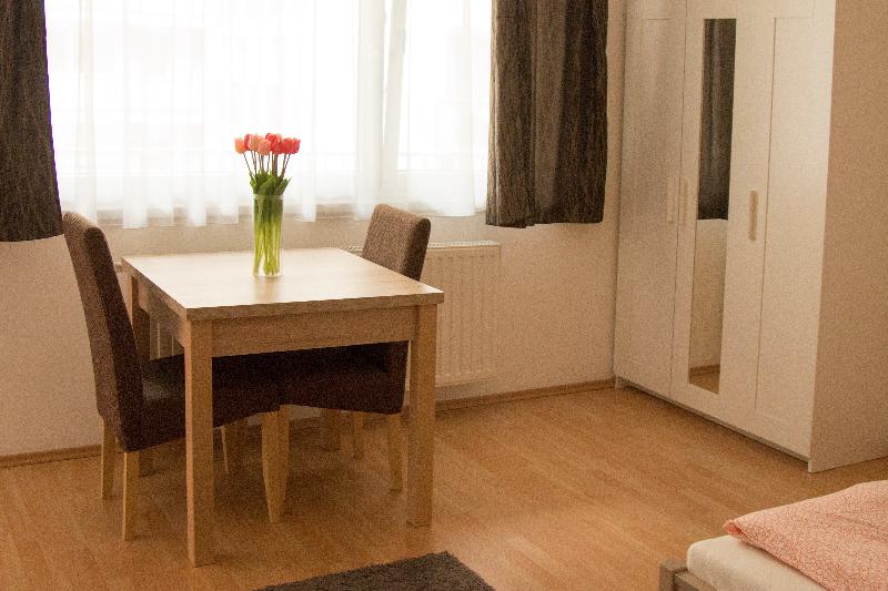 Standard-studio, Keleti Apart