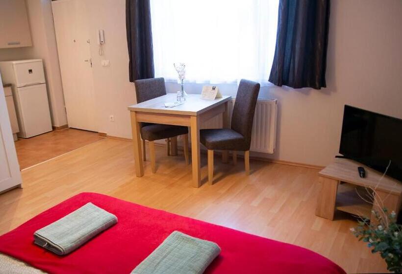 Standard-studio, Keleti Apart