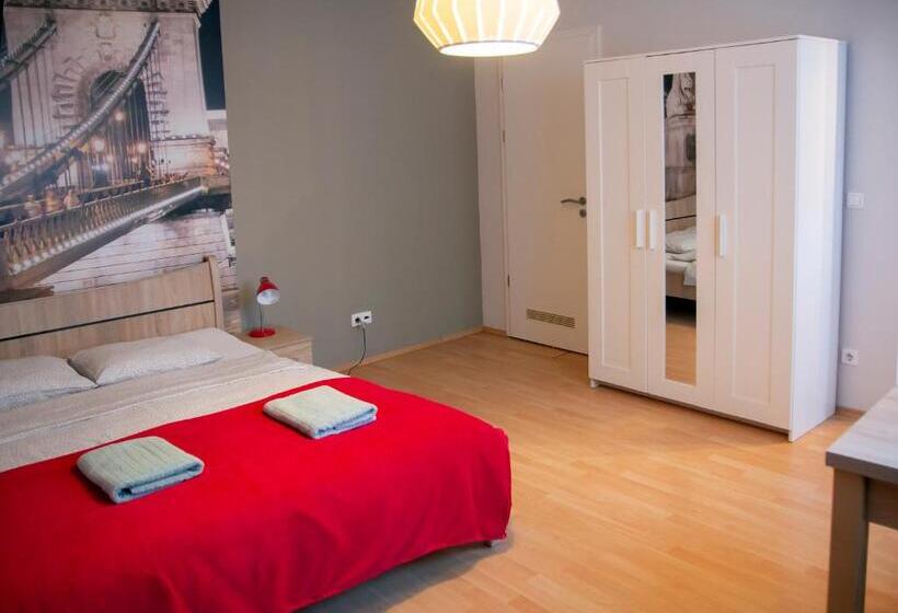 Standard-studio, Keleti Apart