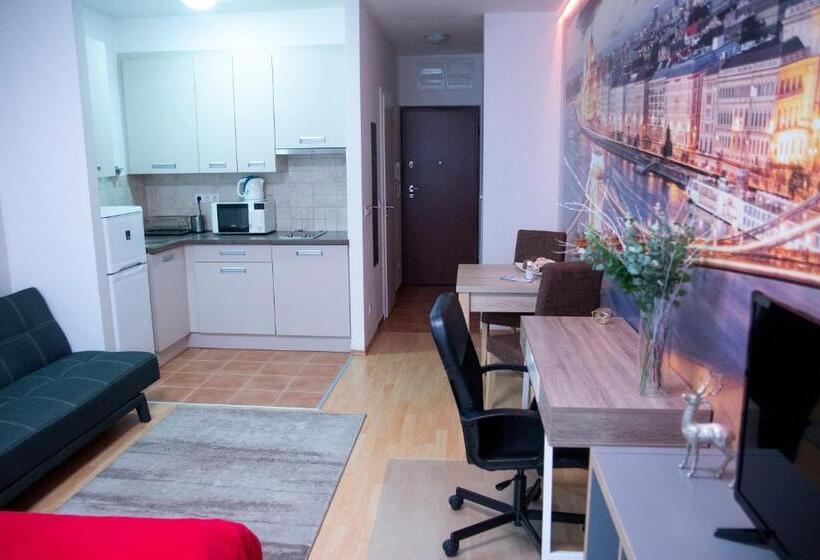 Perhestudio, Keleti Apart