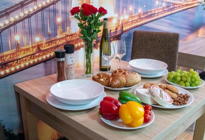 Perhestudio, Keleti Apart