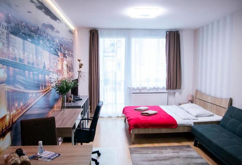 Perhestudio, Keleti Apart