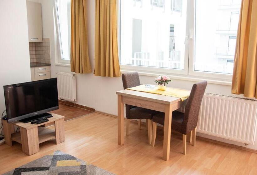 Perhestudio, Keleti Apart