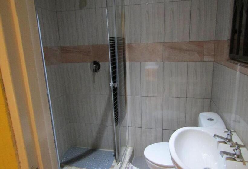 Quarto Standard Cama King, Phomolong Guest House Soweto