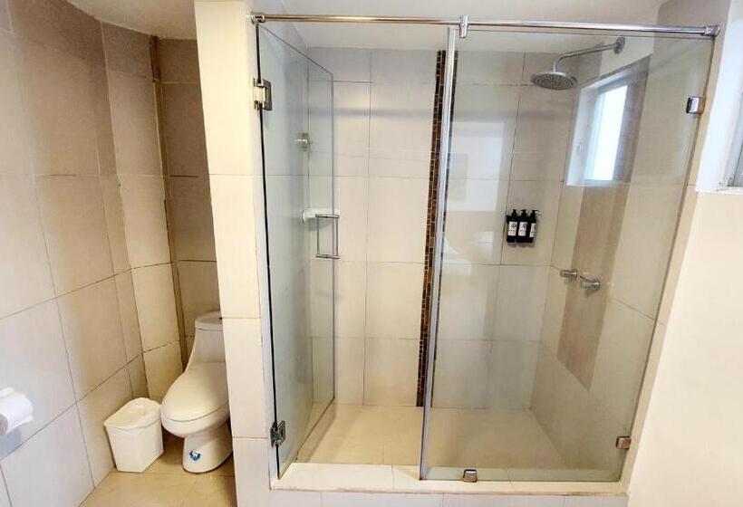 חדר סטנדרט לשלושה, Las Ninfas