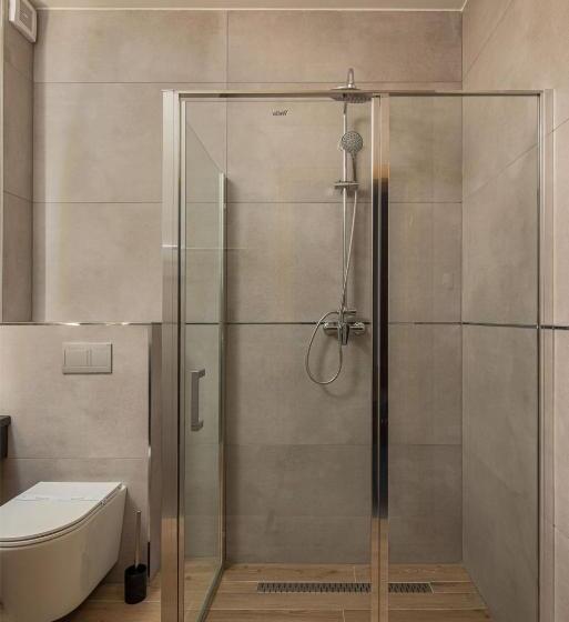 اتاق لوکس خانوادگی, Sziget