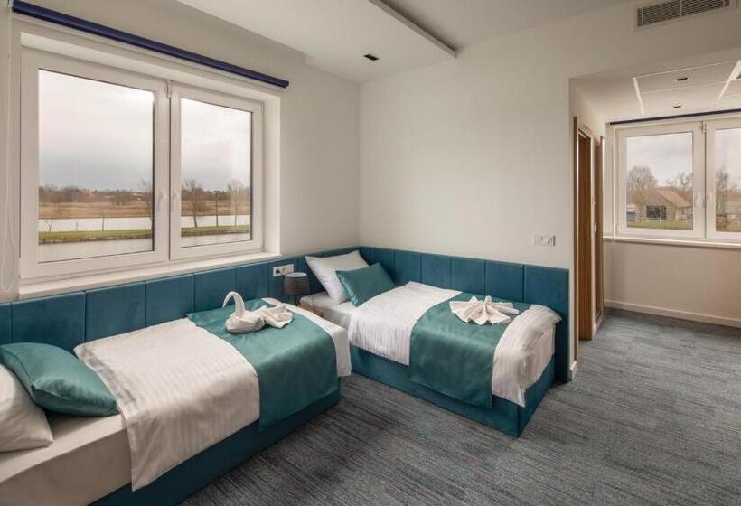 اتاق لوکس خانوادگی, Sziget