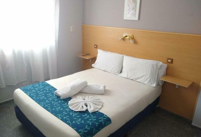 غرفة قياسية, Juan B Justo