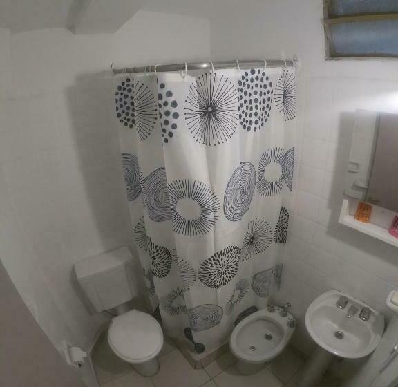 غرفة قياسية, Juan B Justo