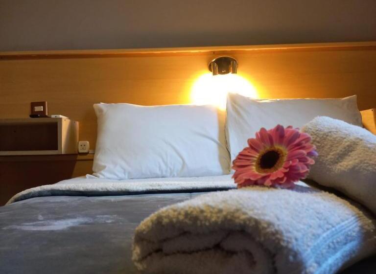 غرفة قياسية, Juan B Justo