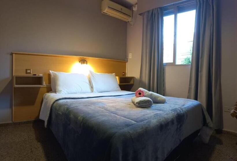 غرفة قياسية, Juan B Justo