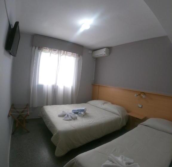 غرفة كلاسيكية ثلاثية, Juan B Justo