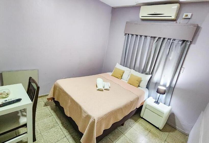 غرفة قياسية, Juan B Justo