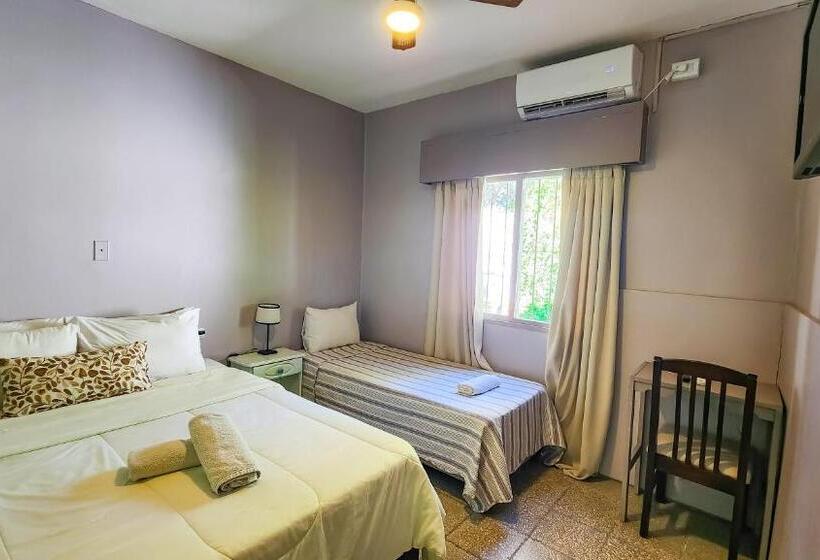 غرفة كلاسيكية ثلاثية, Juan B Justo