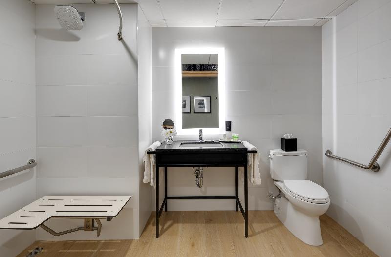 חדר סטנדרט עם מיטת קינג, Peaks Hotel And Suites